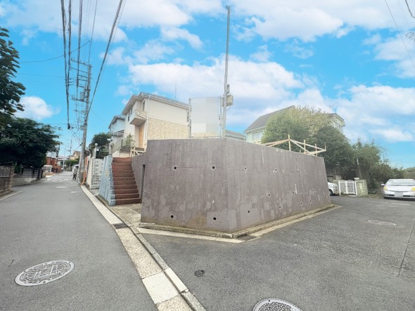 周辺は閑静な住宅街につき落ち着いた環境です。