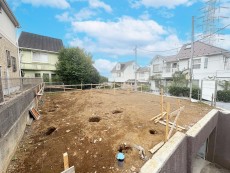 爽やかな青空の下に贅沢なほどに降り注ぐ陽光、豊かな居住性と、クオリティが見事に調和した住空間は、住まうことの喜びを感じさせてくれ