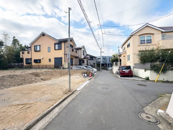 車通りが少ないので騒音やお子様の通学に安心です。