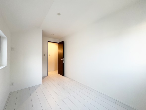 明るくあたたかな居室では、朝の目覚めも気持ちよく起きられます。