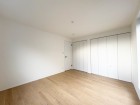 フローリングの部屋は清潔感があり、日々のお掃除も楽で助かりますね！