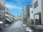 前面道路が広くお車の出し入れもスムーズ