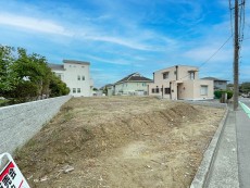 建築条件なしの売地です。お好きなハウスメーカーで建築していただけます。