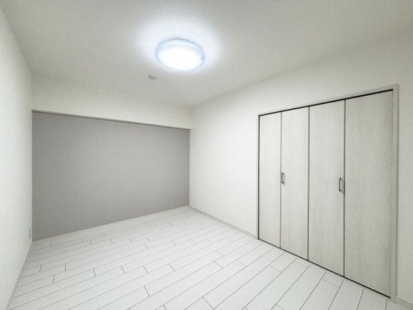 明るくあたたかな居室では、朝の目覚めも気持ちよく起きられます。