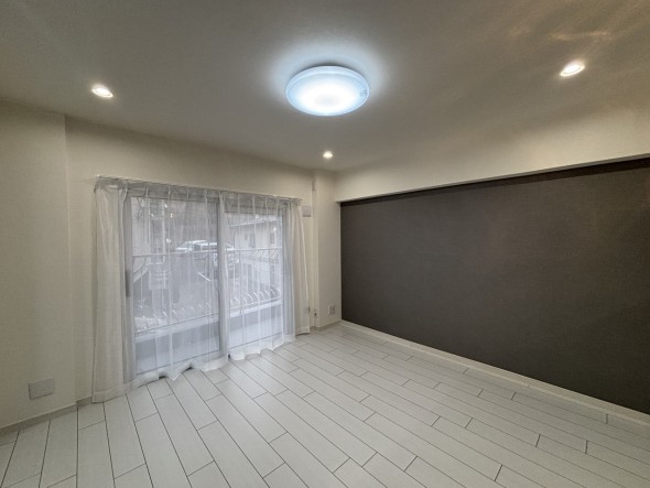 みんなが集い、食事と楽しい会話が始まる。話に夢中になりすぎて、ついつい時を忘れてしまう。そんな束の間の幸せを感じさせてくれる場所