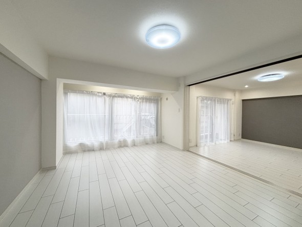 感性を育むプライベートルームはシンプルでスマートな空間。