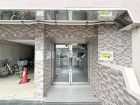 お客様をお迎えする玄関は落ち着いた雰囲気。帰り着くたびに洗練されたテイストの空間に迎えられ誇りと喜びを感じる玄関まわりです。