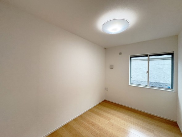 一日の疲れをいやしてくれる主寝室。時を忘れて過ごす場所として過ごせるお部屋です。