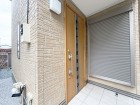 お客様をお迎えする玄関は落ち着いた雰囲気。