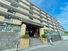 爽やかな青空の下に贅沢なほどに降り注ぐ陽光、豊かな居住性と、クオリティが見事に調和した住空間は、住まうことの喜びを感じさせてくれ