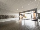 お客様をお迎えする玄関は落ち着いた雰囲気。帰り着くたびに洗練されたテイストの空間に迎えられ誇りと喜びを感じる玄関まわりです。