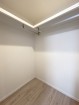 たっぷり入るウォークインクローゼットは奥行きがあるのでたくさん収納できます。