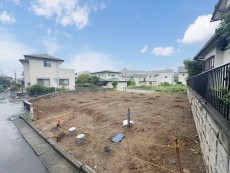 爽やかな青空の下に贅沢なほどに降り注ぐ陽光、豊かな居住性と、クオリティが見事に調和した住空間は、住まうことの喜びを感じさせてくれ