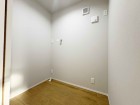 たっぷり入るウォークインクローゼットは奥行きがあるのでたくさん収納できます。