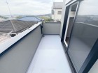 日差しの差し込むバルコニー