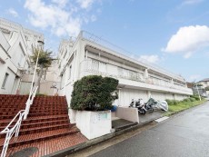 爽やかな青空の下に贅沢なほどに降り注ぐ陽光、豊かな居住性と、クオリティが見事に調和した住空間は、住まうことの喜びを感じさせてくれ