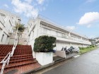 爽やかな青空の下に贅沢なほどに降り注ぐ陽光、豊かな居住性と、クオリティが見事に調和した住空間は、住まうことの喜びを感じさせてくれ