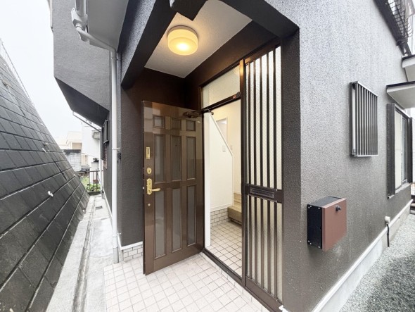 居住者の帰り、訪れる方を優しく迎え、やすらぎに満ちた生活空間を予感させる。健やかな暮らしを楽しめそう。
