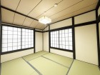 和室6帖。客間やお子様の遊び場として多用途にお使い頂けます。  