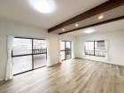 LDK14帖。のびのびとくつろげるリビングは、家族のコミュニケーションの場として、みんなが集まる一番の場所に。
