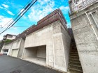 周辺は閑静な住宅街につき落ち着いた環境です。