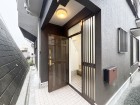 居住者の帰り、訪れる方を優しく迎え、やすらぎに満ちた生活空間を予感させる。健やかな暮らしを楽しめそう。