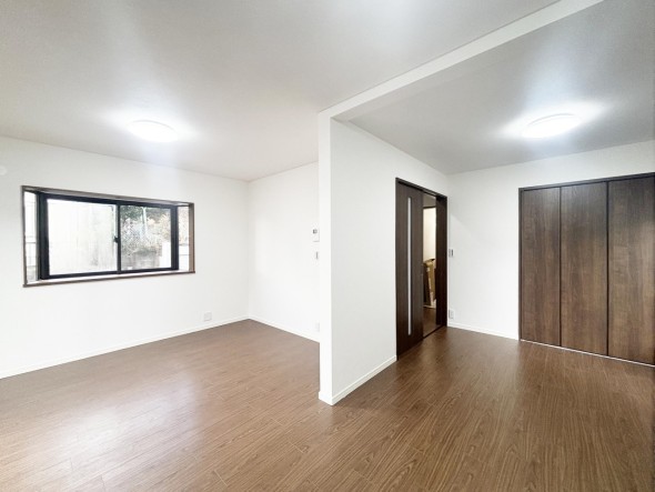 LDK10.5帖。のびのびとくつろげるリビングは、家族のコミュニケーションの場として、みんなが集まる一番の場所に