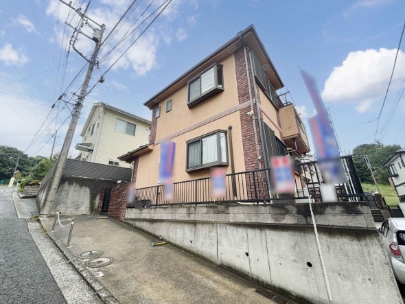 爽やかな青空の下に贅沢なほどに降り注ぐ陽光、豊かな居住性と、クオリティが見事に調和した住空間は、住まうことの喜びを感じさせてくれ
