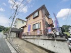 爽やかな青空の下に贅沢なほどに降り注ぐ陽光、豊かな居住性と、クオリティが見事に調和した住空間は、住まうことの喜びを感じさせてくれ