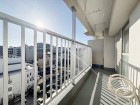 日差しの差し込むバルコニー