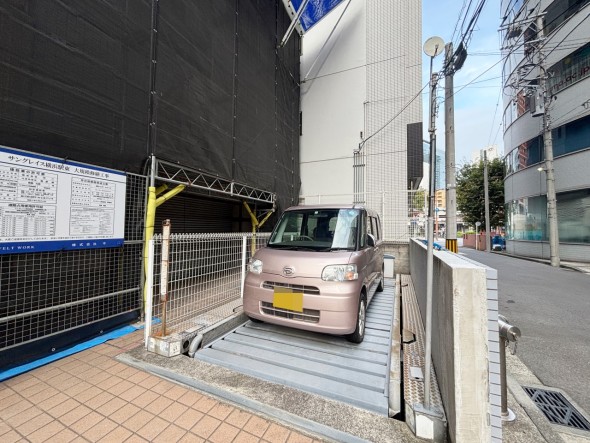 敷地内駐車場もございます。空き状況等はお気軽にお問い合わせください。