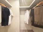 たっぷり入るウォークインクローゼットは奥行きがあるのでたくさん収納できます。