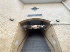 お客様をお迎えする玄関は落ち着いた雰囲気。帰り着くたびに洗練されたテイストの空間に迎えられ誇りと喜びを感じる玄関まわりです。