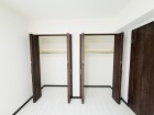 フローリングの部屋は清潔感があり、日々のお掃除も楽で助かりますね！