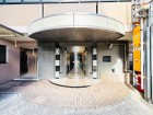 お客様をお迎えする玄関は落ち着いた雰囲気。帰り着くたびに洗練されたテイストの空間に迎えられ誇りと喜びを感じる玄関まわりです。