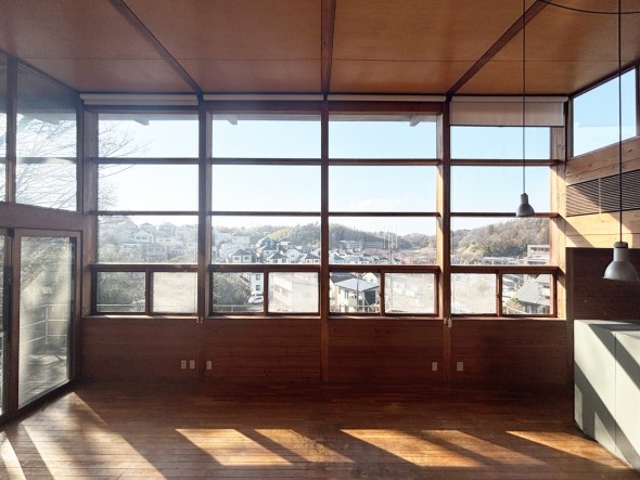 採光のとれた明るいダイニング。