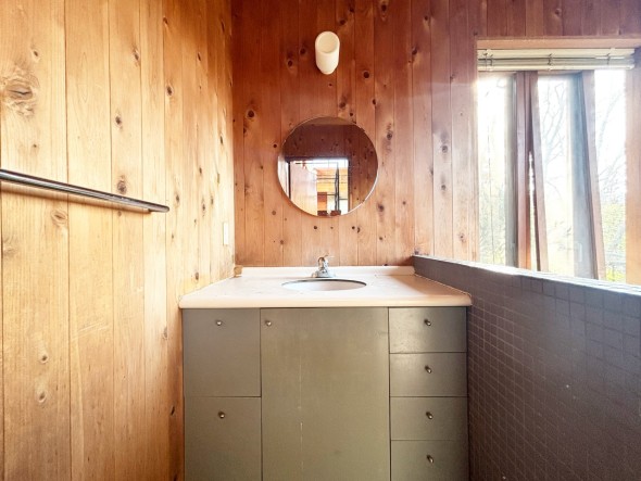 十分な大きさの洗面台は、身だしなみチェックや歯磨きなど、朝の慌ただしい時間でも余裕とゆとりを感じて頂けます。