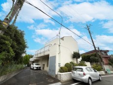 爽やかな青空の下に贅沢なほどに降り注ぐ陽光、豊かな居住性と、クオリティが見事に調和した住空間は、住まうことの喜びを感じさせてくれ