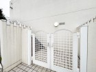居住者の帰り、訪れる方を優しく迎え、やすらぎに満ちた生活空間を予感させる。健やかな暮らしを楽しめそう。