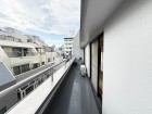 気持ちのいい空が見渡せる広いバルコニー。