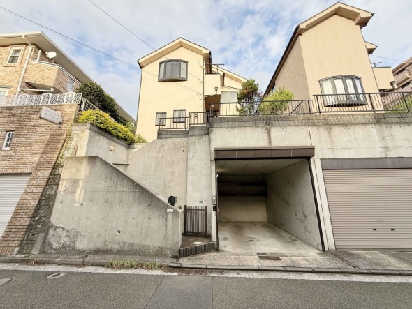 周辺は閑静な住宅街につき落ち着いた環境です。