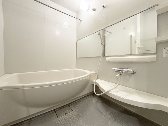 内装 1日の疲れを癒すバスルーム。