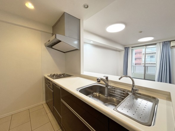 使い勝手の良い設備のキッチンで効率よくお料理もできます。