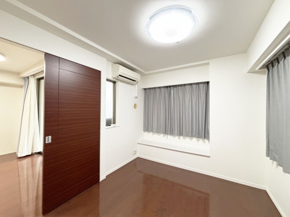 感性を育むプライベートルームはシンプルでスマートな空間。