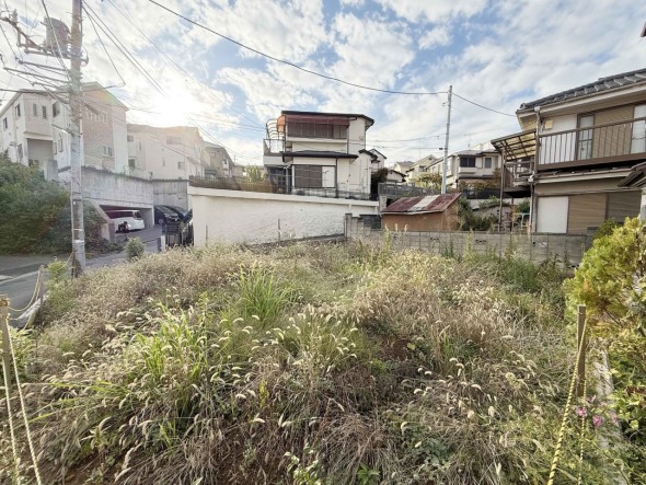 とても開放感ある土地です!日当たりの良さが外観からも伝わります!