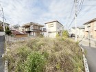 青空広がる解放感ある立地です。