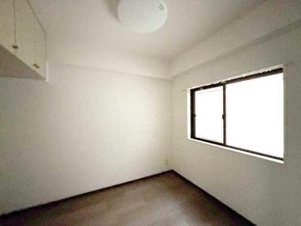 感性を育むプライベートルームはシンプルでスマートな空間。