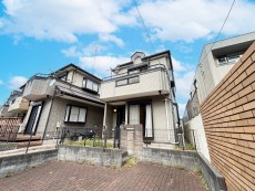爽やかな青空の下に贅沢なほどに降り注ぐ陽光、豊かな居住性と、クオリティが見事に調和した住空間は、住まうことの喜びを感じさせてくれ