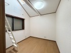 フローリングの部屋は清潔感があり、日々のお掃除も楽で助かりますね！