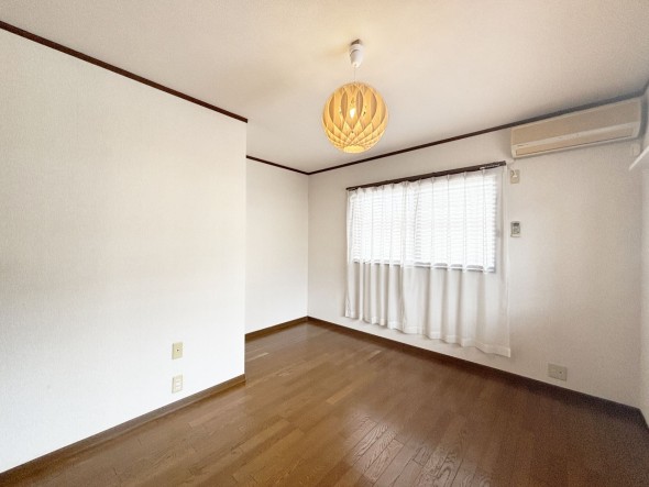 明るくあたたかな居室では、朝の目覚めも気持ちよく起きられます。